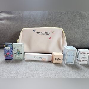 Marc Jacobs Fragrances Cosmetic Bag with Mini Perfumes